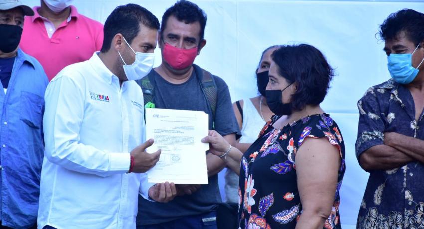 Electrificación en la calle Río Atoyac de la colonia Darío Galeana