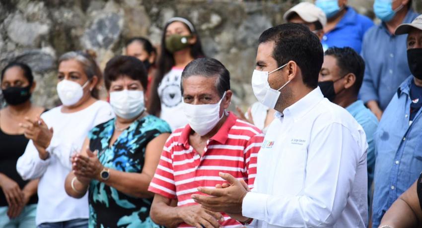 Electrificación en la calle Río Atoyac de la colonia Darío Galeana