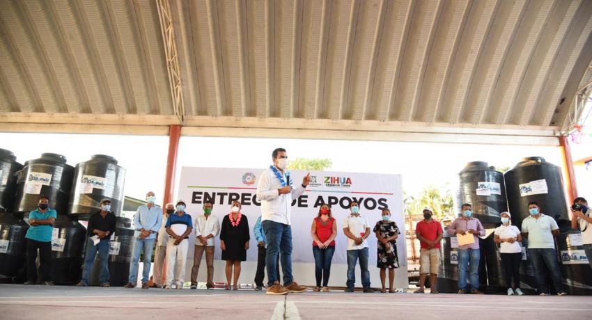 Los Achotes estrenan calle pavimentada