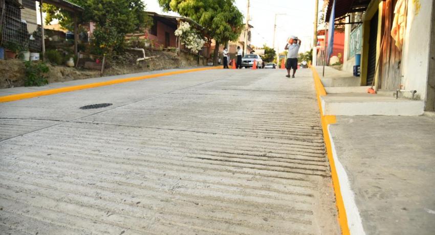 Se pavimentaron 172 metros lineales de la calle Costamar.