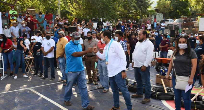 Apoyos a la sierra baja de Zihuatanejo.