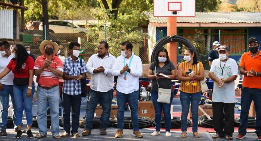 60 familias reciben apoyos subsidiados