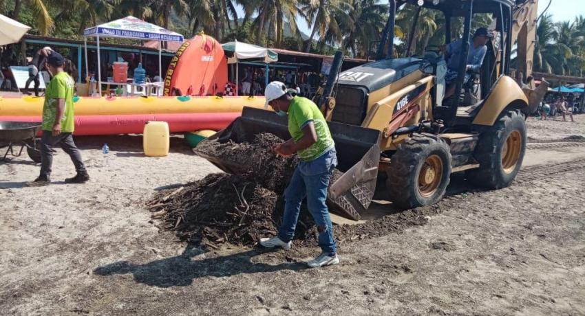  trabajos de limpieza en playa Linda.