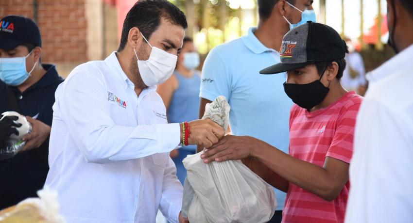 Con la finalidad de apoyar a las familias de Zihuatanejo en este fin de año