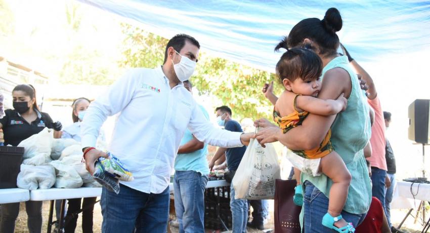 Con la finalidad de apoyar a las familias de Zihuatanejo en este fin de año