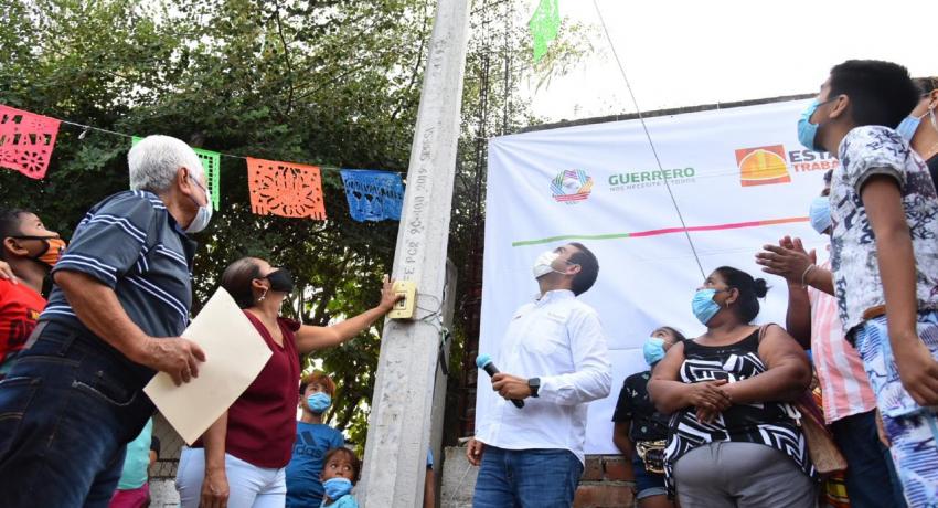 Colonia Convergencia estrenar el andador Almendros