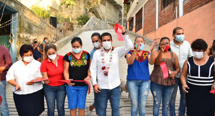 Inauguran andador numero uno de la Darío Galeana