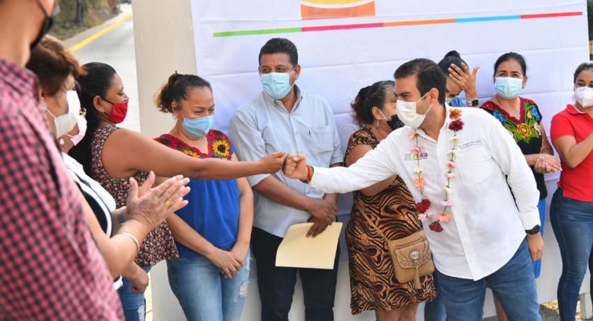 Inauguran andador numero uno de la Darío Galeana