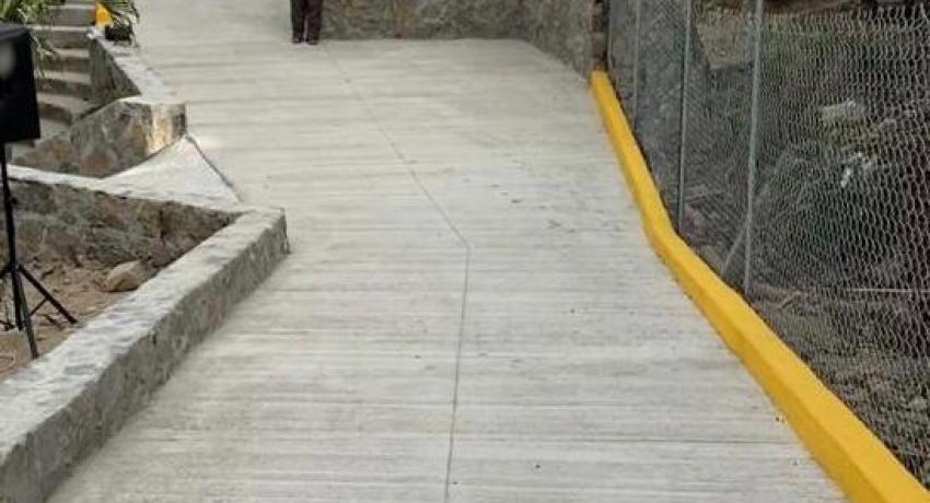 Entrega de la construcción del nuevo andador 5 de mayo en la colonia Primer Paso Cardenista