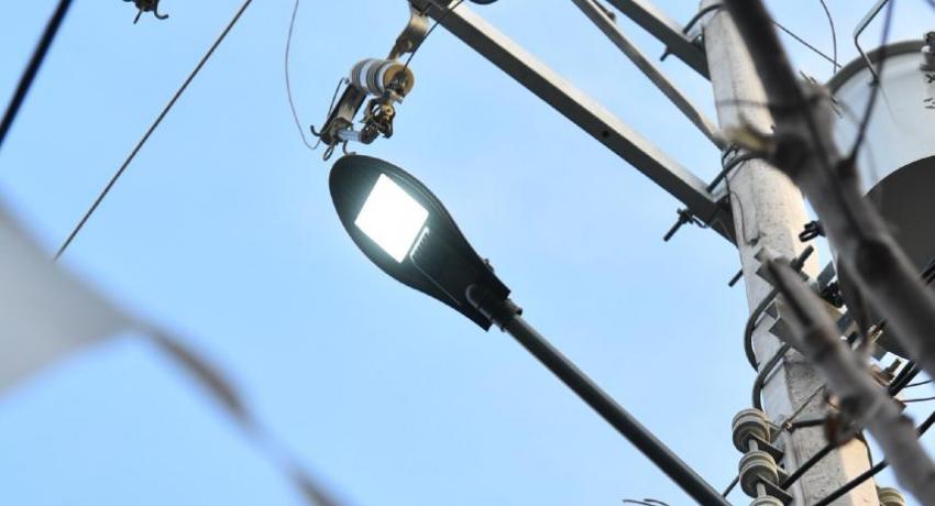 inaugura electrificación de 2 kilómetros en El Coacoyul