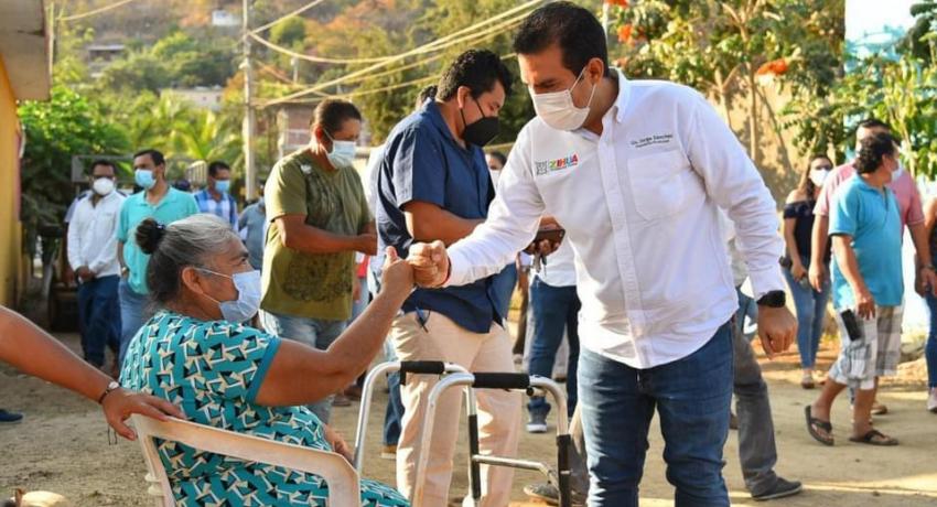 Agua potable a colonia Los Reyes