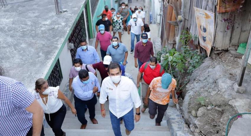 Inaugura andador 2 en colonia Silverio Valle