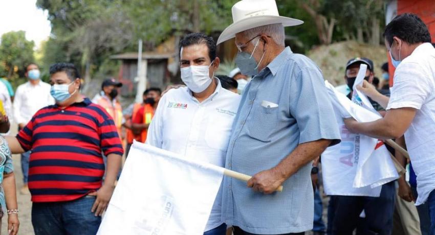 Una pavimentación más en la colonia Nuevo Amanecer
