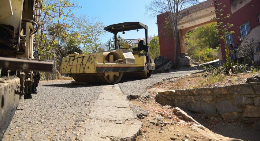  Cerrocoy y a la construcción de el Andador Pulpo y la Calle Cangrejo en la Col. Barranca en la La Zapata.