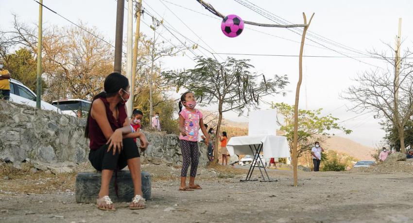 Inaugurando espacios deportivos.