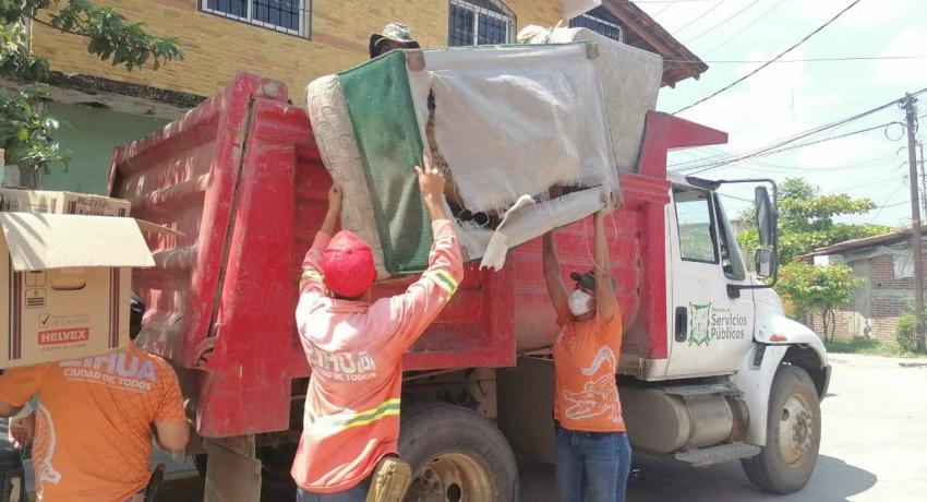 Gobierno municipal recolecta más de 127 toneladas de cacharros en colonias y comunidades.