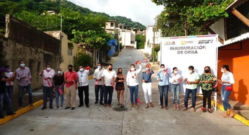 Presidente Jorge Sánchez inauguró pavimentación de la calle Atanea