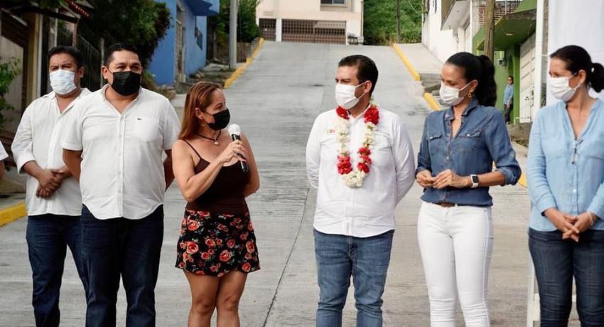 Presidente Jorge Sánchez inauguró pavimentación de la calle Atanea
