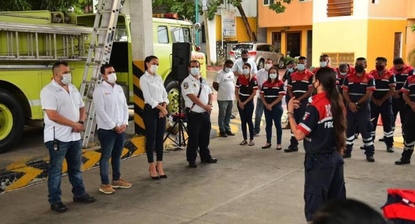 Entrega Jorge Sánchez más apoyos a dirección de Protección Civil y Bomberos