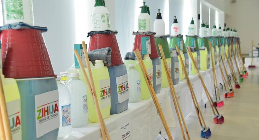 Presidente Jorge Sánchez y esposa entregan kit’s de limpieza a más de 40 escuelas