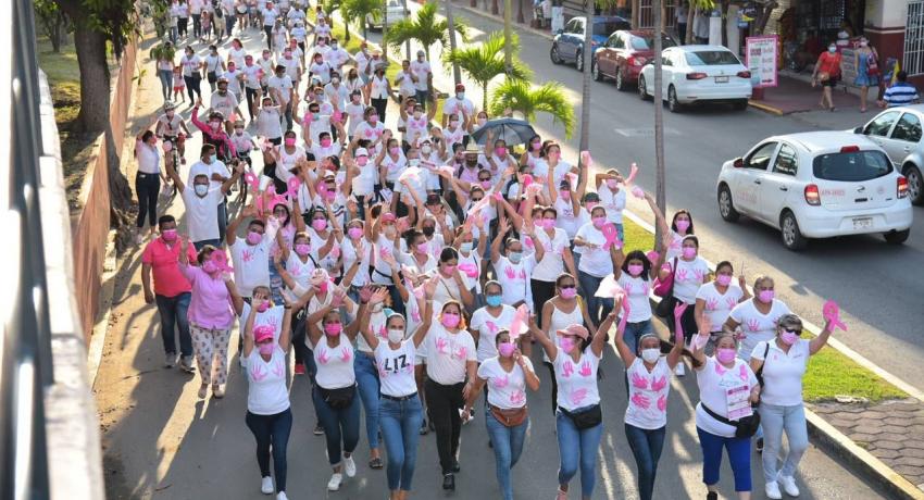 Zihua se pintó de Rosa en la lucha contra el cáncer de mama