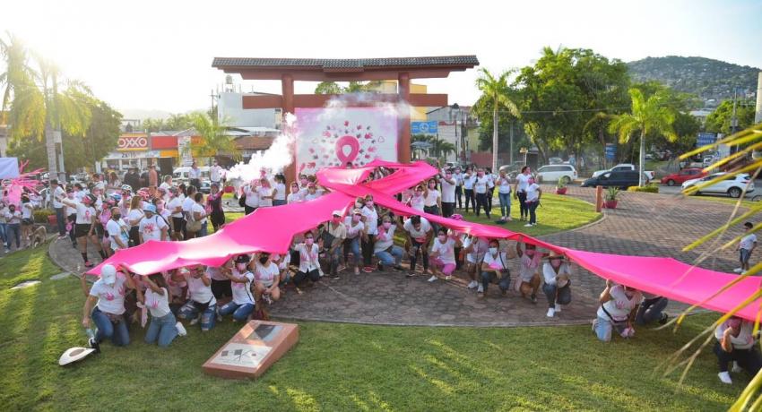 Zihua se pintó de Rosa en la lucha contra el cáncer de mama