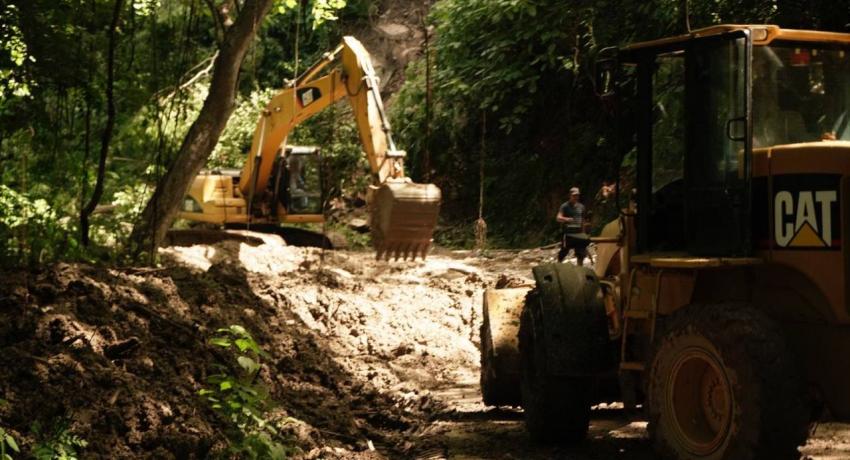 Se atiende rehabilitación de caminos de la sierra: JSA