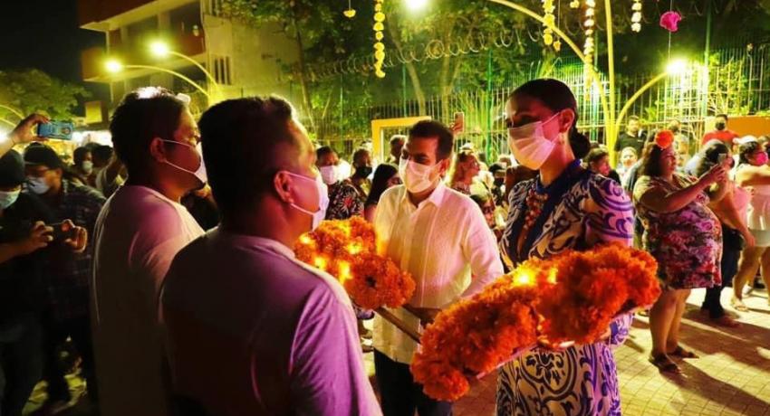 Gobierno de Zihuatanejo realiza con éxito su segundo día del Festival de Día de Muertos.