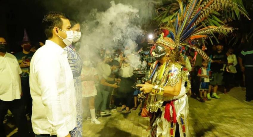 Gobierno de Zihuatanejo realiza con éxito su segundo día del Festival de Día de Muertos.