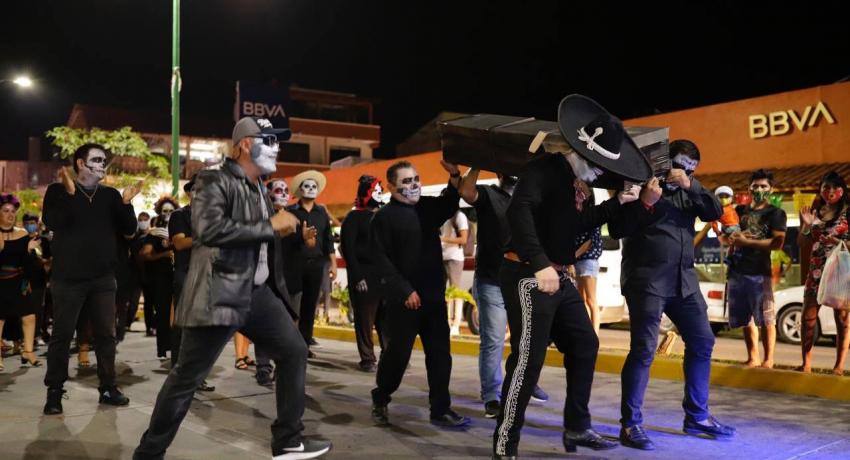 Festival de Día de Muertos todo un éxito en Zihuatanejo