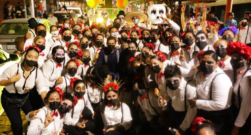 Festival de Día de Muertos todo un éxito en Zihuatanejo