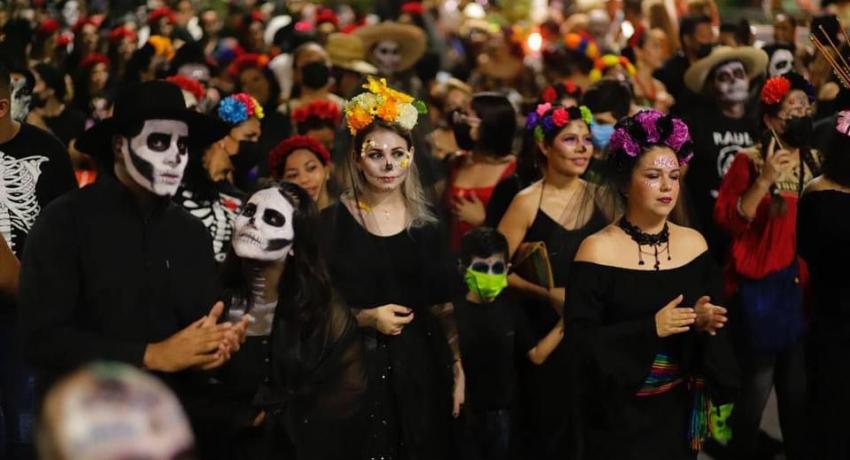 Festival de Día de Muertos todo un éxito en Zihuatanejo