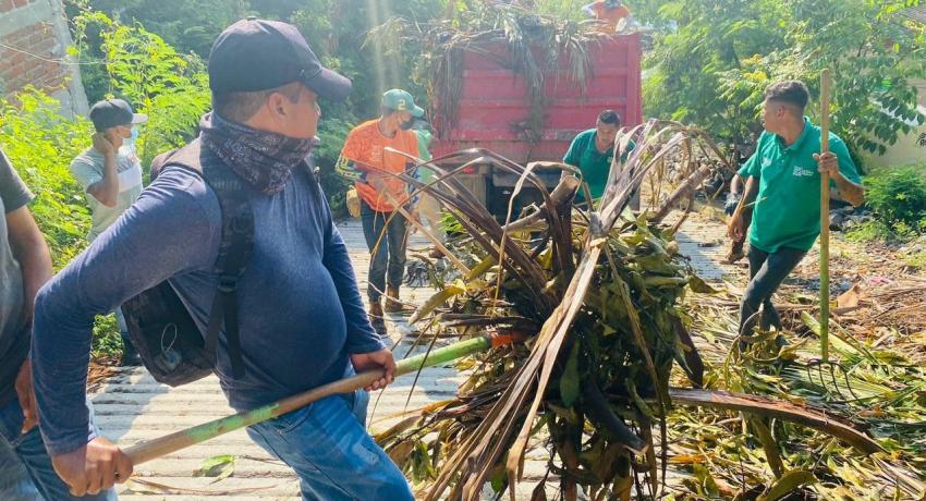 Gobierno que preside Jorge Sánchez beneficia a 14 familias con empleo temporal