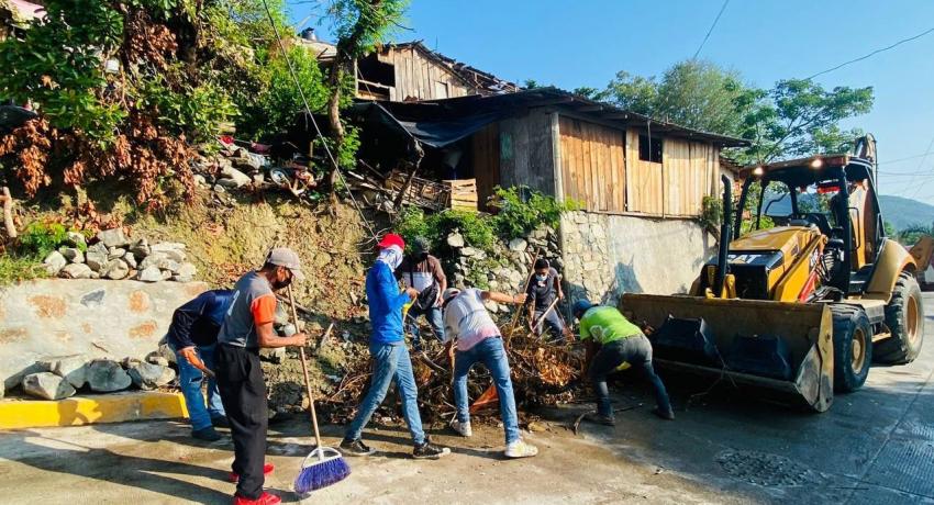 Gobierno que preside Jorge Sánchez beneficia a 14 familias con empleo temporal