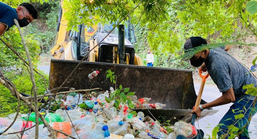 Gobierno que preside Jorge Sánchez beneficia a 14 familias con empleo temporal