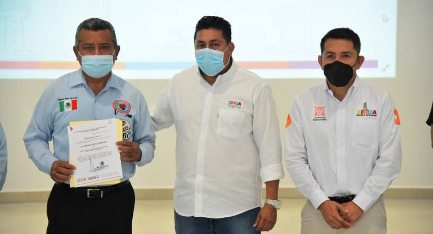 Ayuntamiento entrega nombramiento  a presidente de Comisión de Box  y Lucha Libre de Zihuatanejo