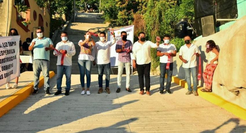 Presidente Jorge Sánchez inaugura andador y cancha techada en colonia La Esperanza