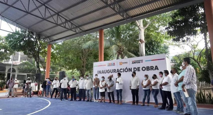 Presidente Jorge Sánchez inaugura andador y cancha techada en colonia La Esperanza