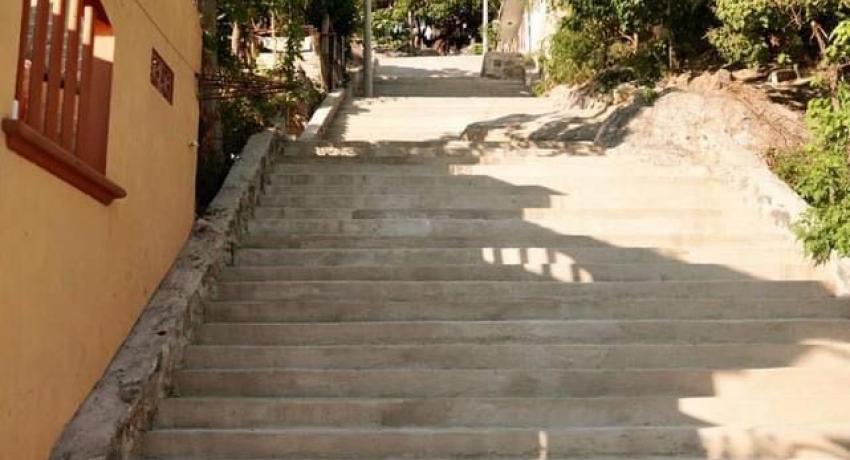 Presidente Jorge Sánchez inaugura andador y cancha techada en colonia La Esperanza