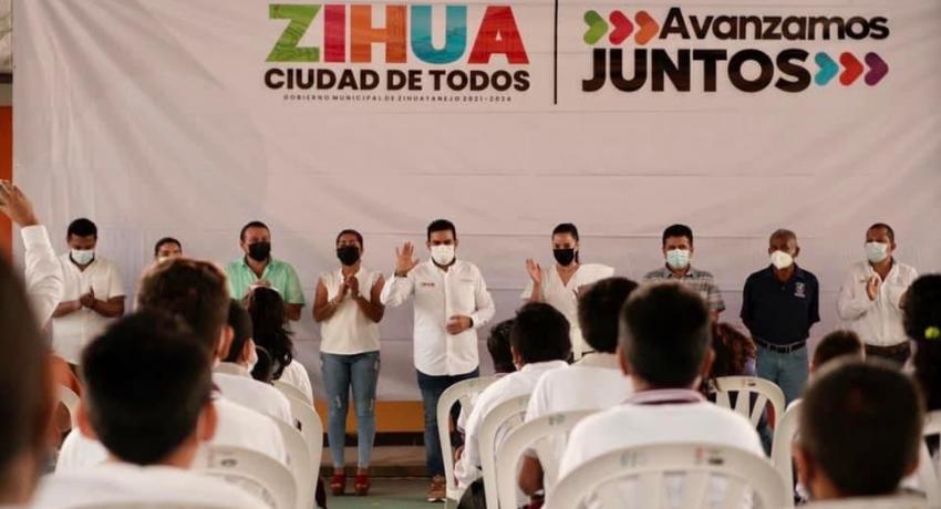 Encabeza alcalde Jorge Sánchez entrega del distintivo Green Flag a 5 escuelas de Zihuatanejo