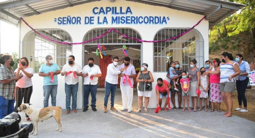 Presidente Jorge Sánchez Allec inaugura 3 obras en colonias de Zihuatanejo 