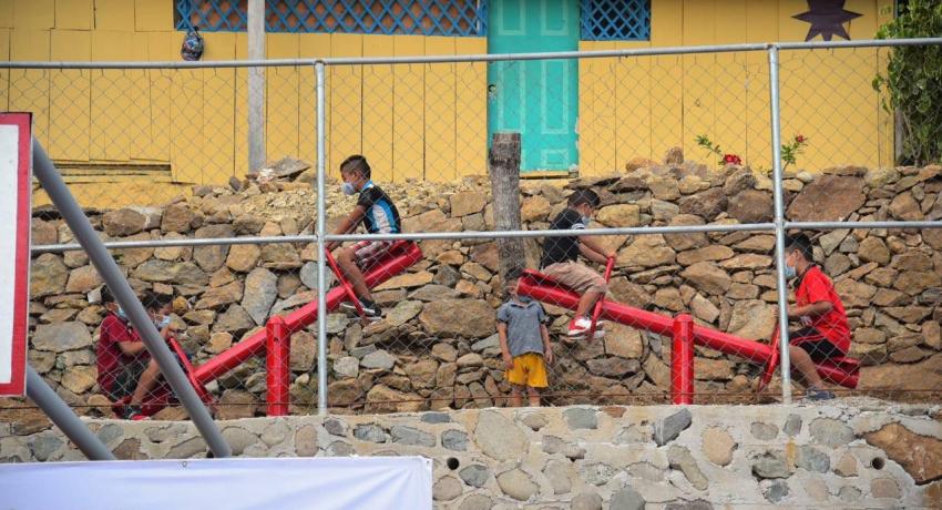 Presidente Jorge Sánchez Allec inaugura 3 obras en colonias de Zihuatanejo 