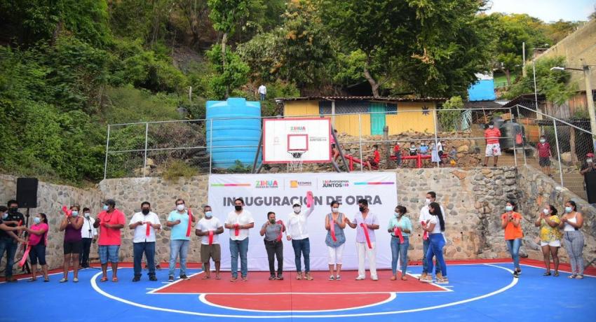 Presidente Jorge Sánchez Allec inaugura 3 obras en colonias de Zihuatanejo 