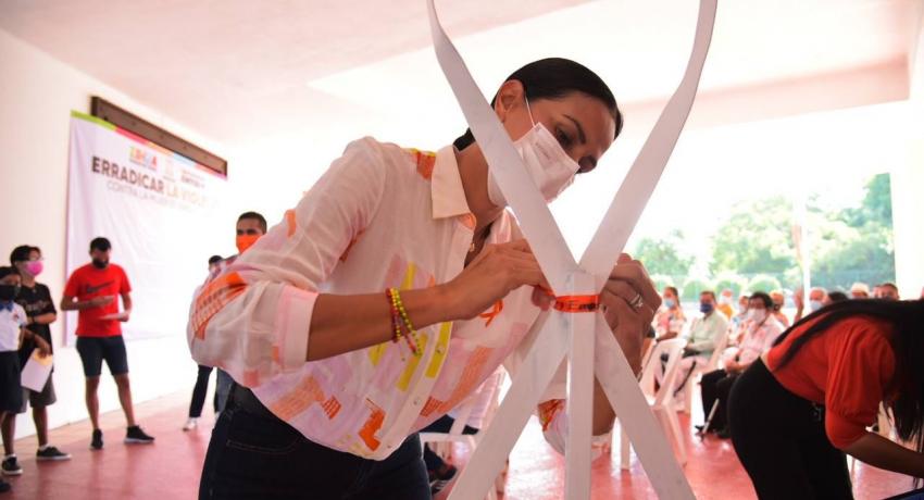 Lizette Tapia Castro reconoce propuestas de jóvenes para erradicar violencia contra la mujer