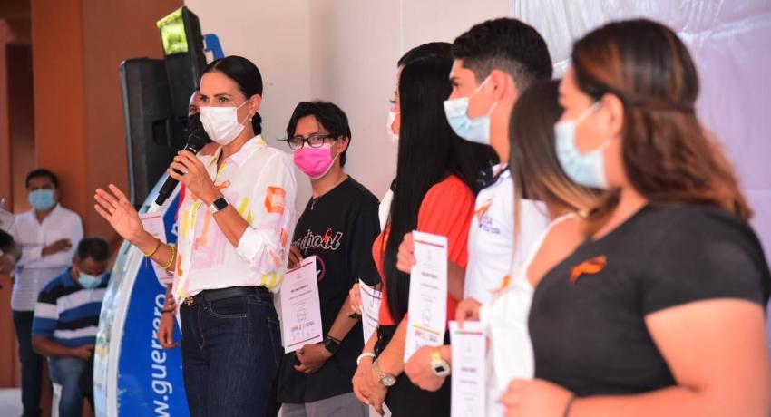 Lizette Tapia Castro reconoce propuestas de jóvenes para erradicar violencia contra la mujer