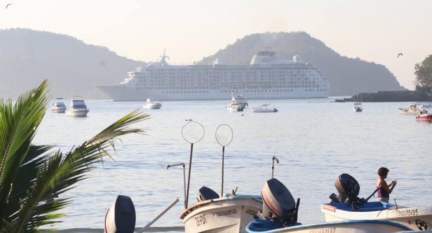 Gobernadora Evelyn Salgado y presidente Jorge Sánchez reciben primer crucero de la temporada