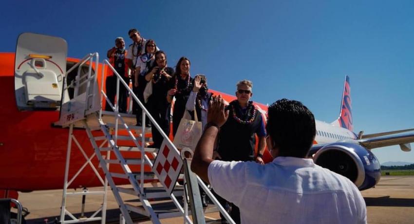 Llega a Zihuatanejo vuelo procedente de Minneapolis,Minnesota