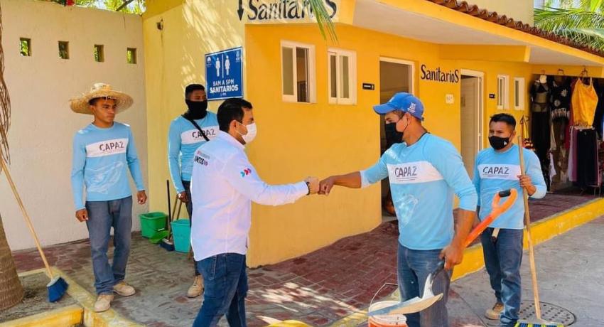 Recorre Jorge Sánchez playa La Ropa para constatar afluencia de vacacionistas 