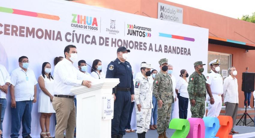 Jorge Sanchez Allec encabeza honores a Nuestra Lábaro Patrio