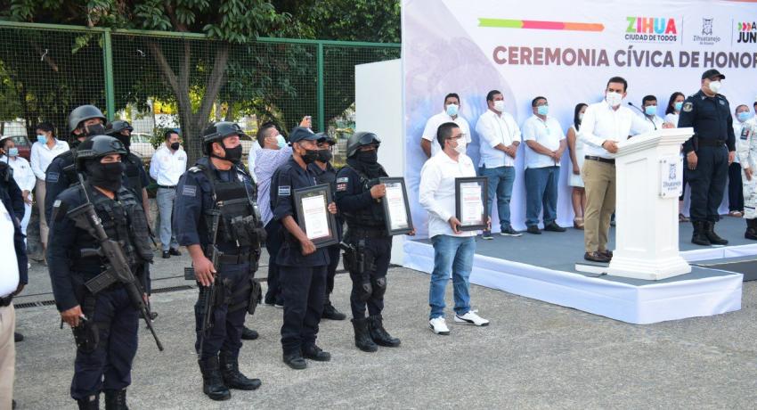 Jorge Sanchez Allec encabeza honores a Nuestra Lábaro Patrio